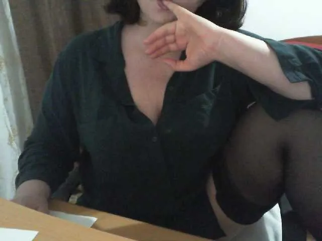 krissone – webcam model profile photo Image 4