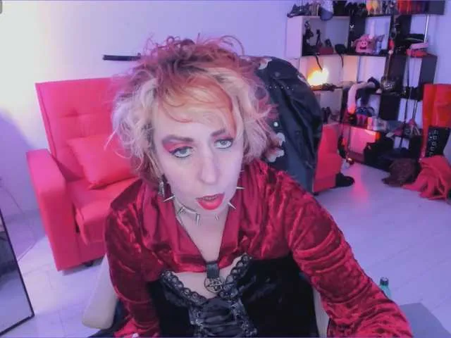 meggan_07 – webcam model profile photo Image 8