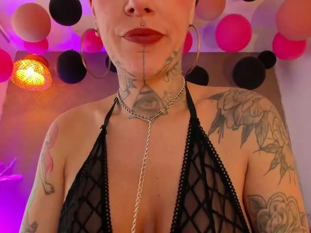 blondiluvsanal – webcam model profile photo Image 3