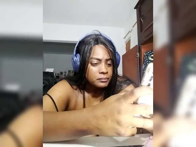 glossybabe_ – webcam model profile photo Image 12