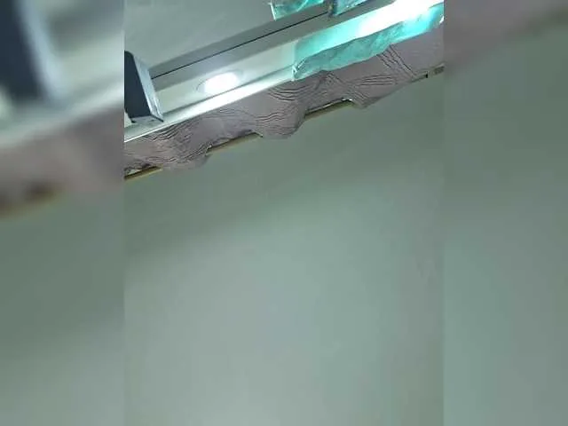 glossybabe_ – webcam model profile photo Image 9