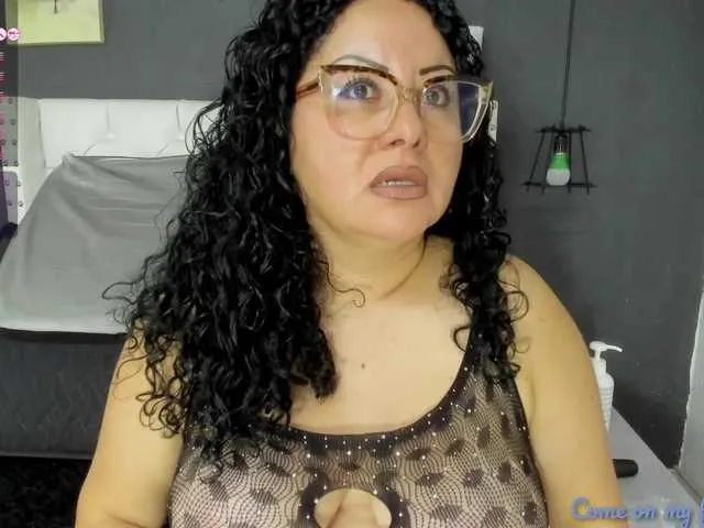 hazel-milf Image 19