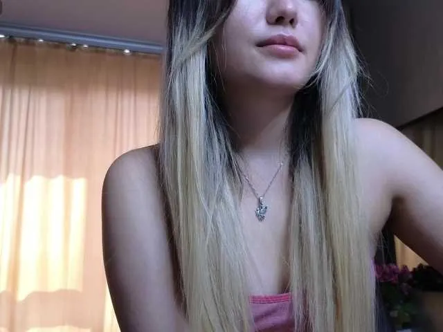 MinniMia – webcam model profile photo Image 14