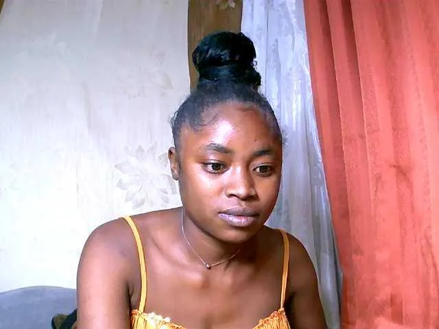 Honoratte – webcam model profile photo