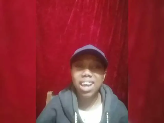 MinniMia – webcam model profile photo Image 11