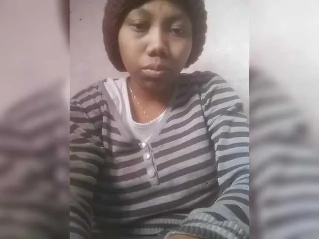 MinniMia – webcam model profile photo Image 18