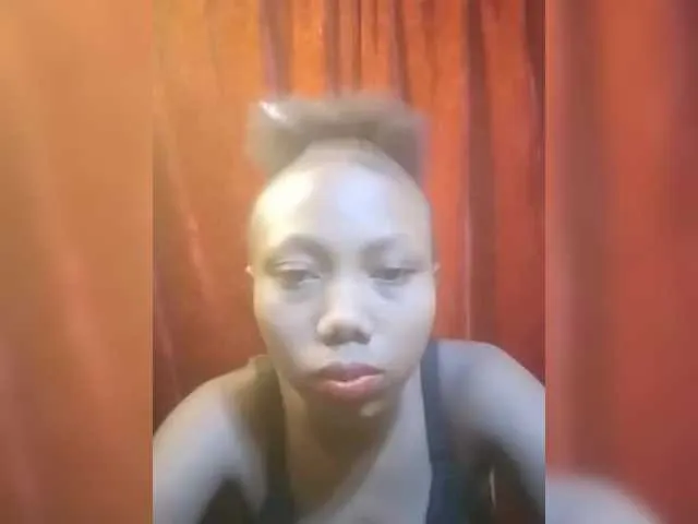 MinniMia – webcam model profile photo Image 6