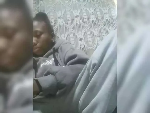 MinniMia – webcam model profile photo Image 7