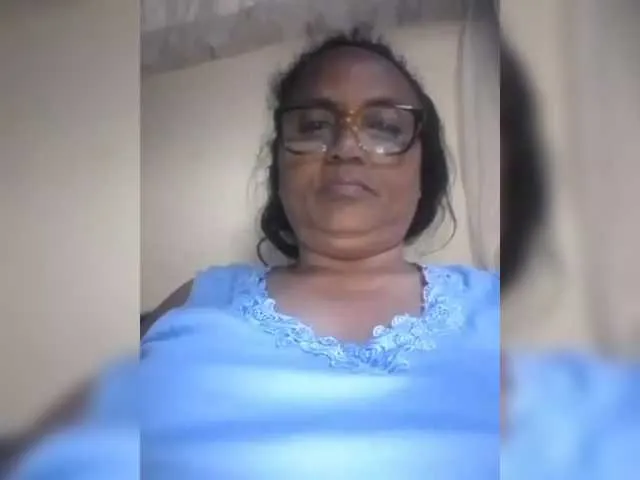 vixenvictoriaa – webcam model profile photo Image 2