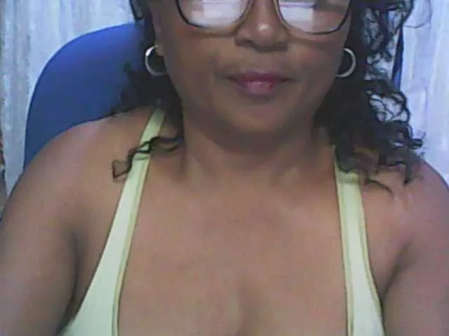 vixenvictoriaa – webcam model profile photo Image 4