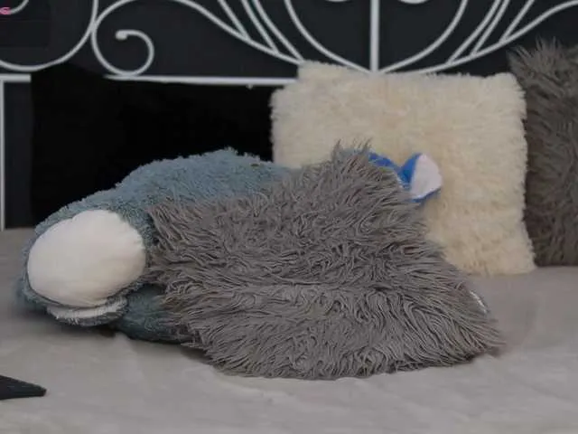 flirtysecretary123 – webcam model profile photo Image 5