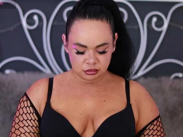 flirtysecretary123 – webcam model profile photo Image 7