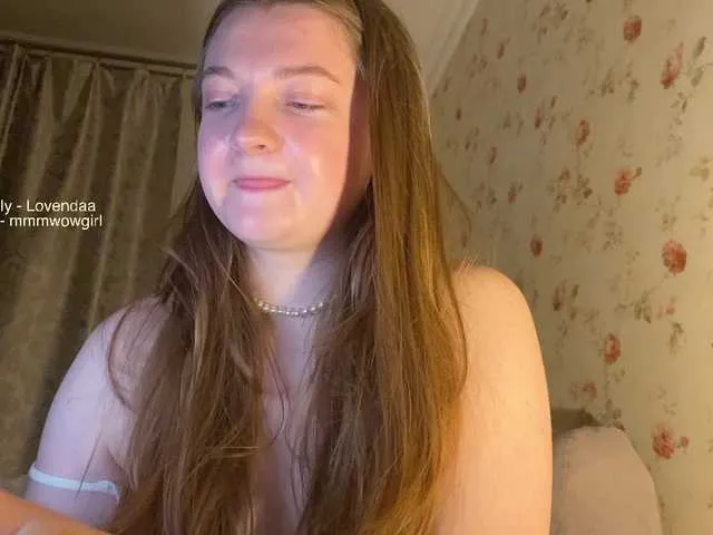 glossybabe_ – webcam model profile photo Image 17