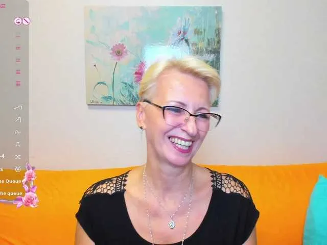 glossybabe_ – webcam model profile photo Image 19