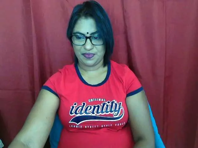 Ellidi – webcam model profile photo Image 2