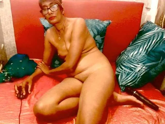 millemimi – webcam model profile photo Image 10