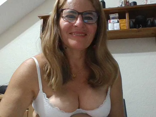 WhoreRobot – webcam model profile photo Image 7