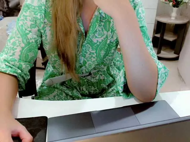 LinaTwins – webcam model profile photo Image 17