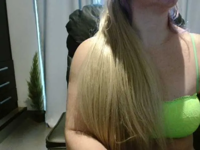 naomi_diamond_ – webcam model profile photo Image 2