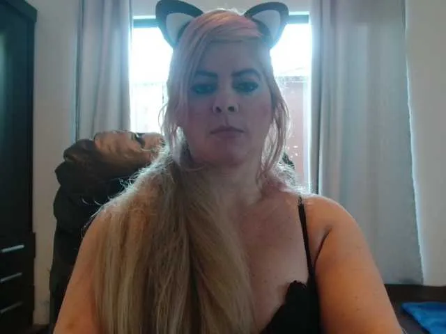 naomi_diamond_ – webcam model profile photo Image 5