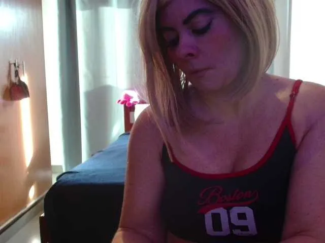 naomi_diamond_ – webcam model profile photo Image 7