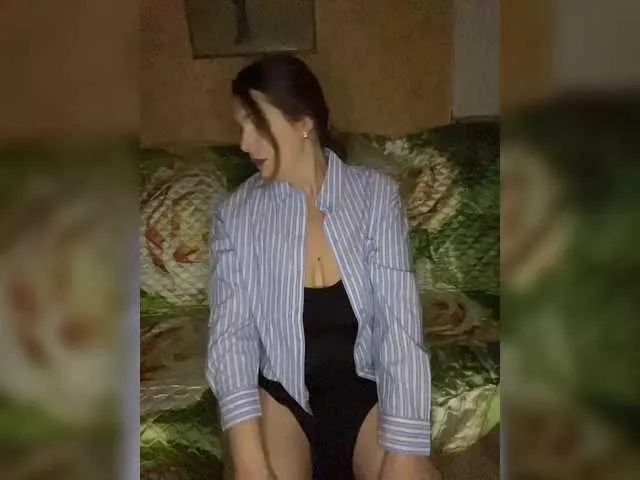 kikiolovely – webcam model profile photo Image 2