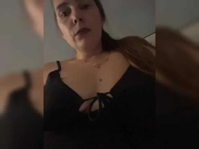 kikiolovely – webcam model profile photo Image 5