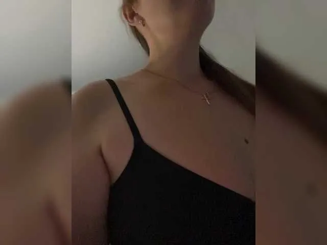 kikiolovely – webcam model profile photo Image 6