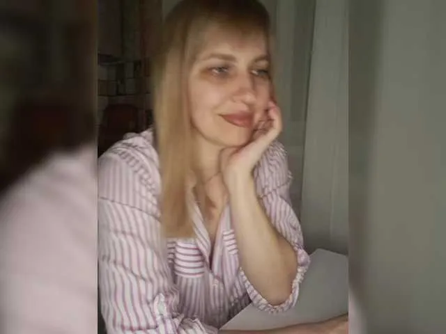 glossybabe_ – webcam model profile photo Image 10
