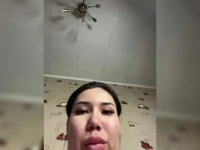 big_small_horny – webcam model profile photo Image 3