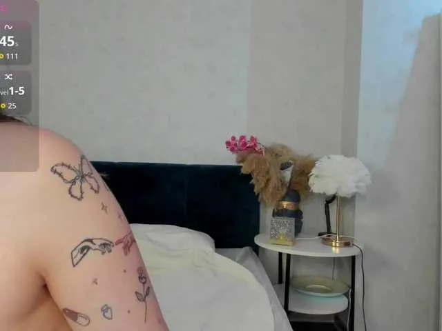 zoeytech – webcam model profile photo Image 5