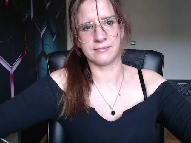 julyaandraul – webcam model profile photo Image 4