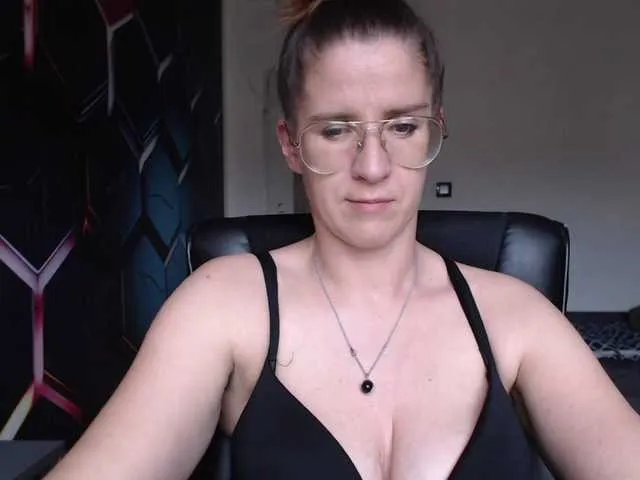 julyaandraul – webcam model profile photo Image 7