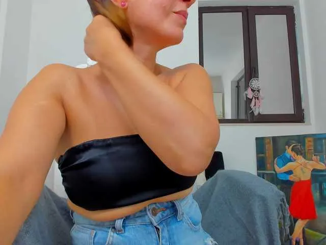 diffgirls1-1 – webcam model profile photo Image 15