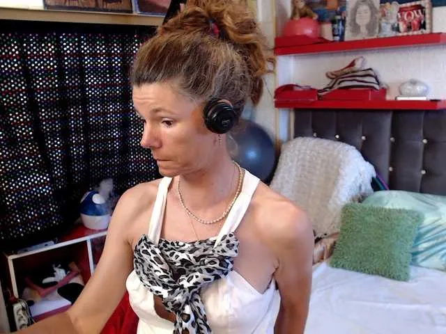 Chelsi16 – webcam model profile photo Image 2