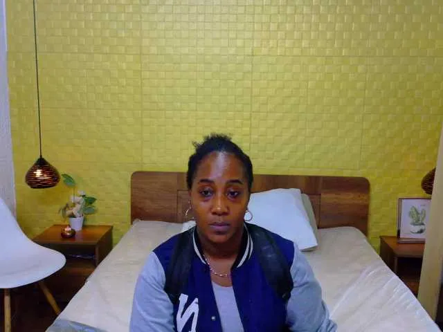 glossybabe_ – webcam model profile photo Image 5