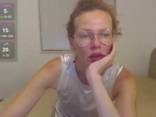 Ellidi – webcam model profile photo Image 10