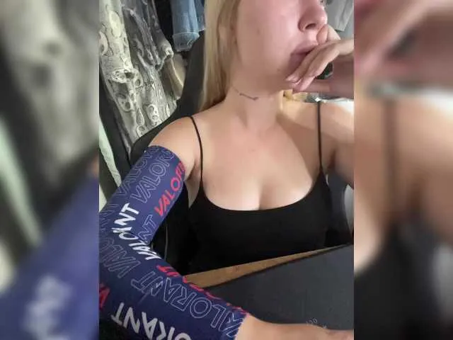 roselyn_rose – webcam model profile photo Image 5