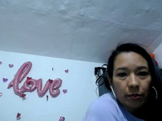 Ellidi – webcam model profile photo Image 4