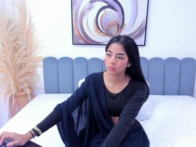 Kyraaa – webcam model profile photo