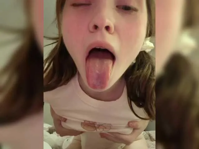 mandarinkaa – webcam model profile photo Image 18