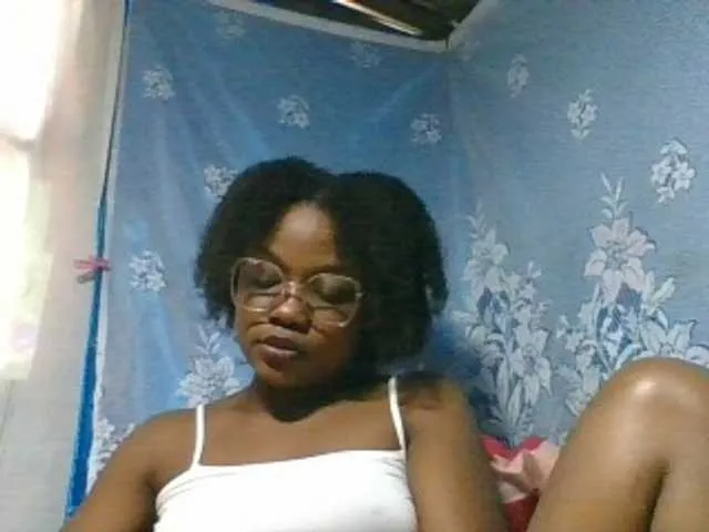 krissone – webcam model profile photo Image 11