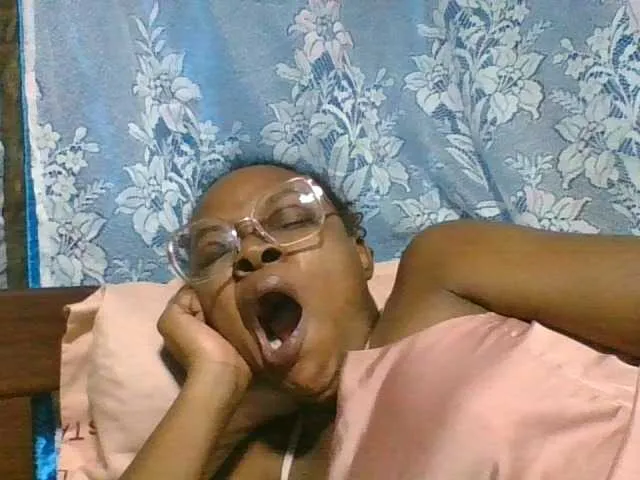 krissone – webcam model profile photo Image 12