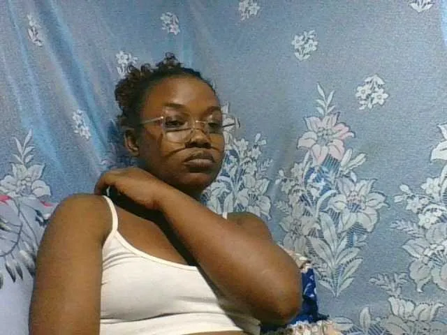 krissone – webcam model profile photo Image 15