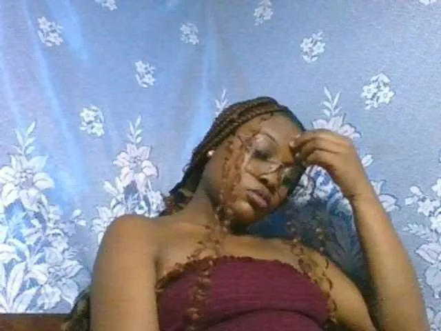 krissone – webcam model profile photo Image 5