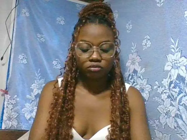 krissone – webcam model profile photo Image 6