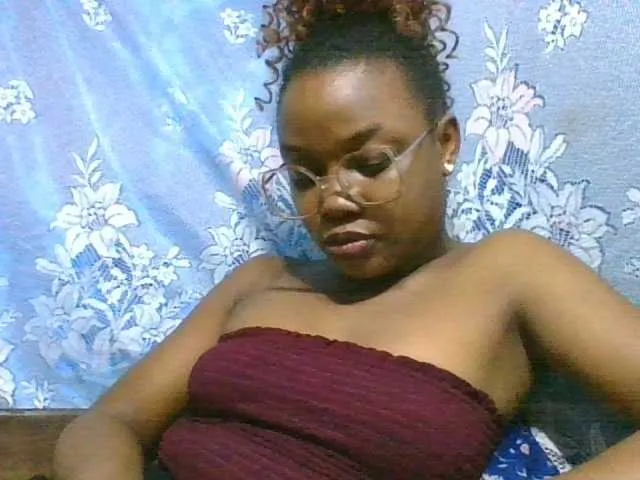 krissone – webcam model profile photo Image 8