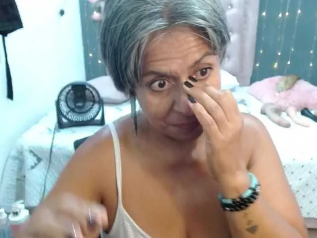 yourfavorite_bigclit – webcam model profile photo Image 13