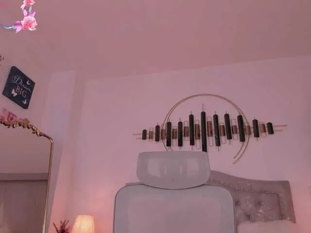 LaraBaker Image 16
