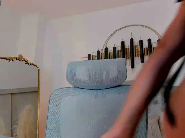 LaraBaker Image 5